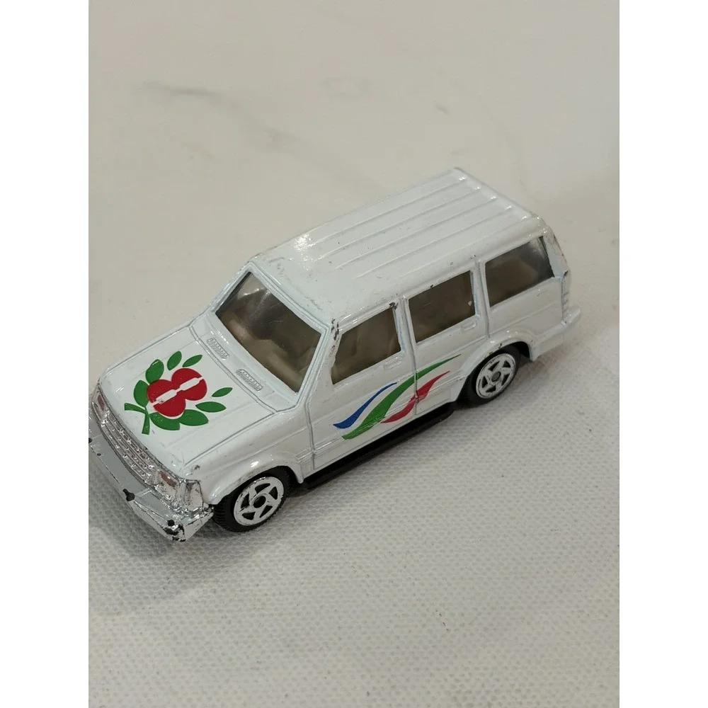 Mitsubishi Pajero Die Cast Car 1:51 Scale White SUV Toy Vehicle